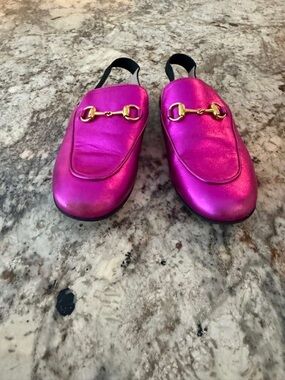Gucci Kids Metallic Fuchsia Slip-On Moccasins with Gold Horsebit